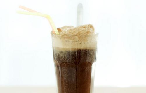 喝碳酸飲料的潛在危害與健康風險