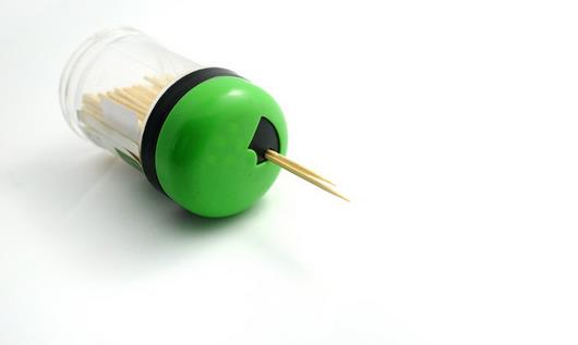 餐後剔牙用牙簽的四大危害正確使用與衛生注意事項