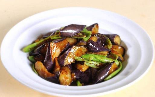 怎麼炒茄子才不會變黑？3個實用小技巧