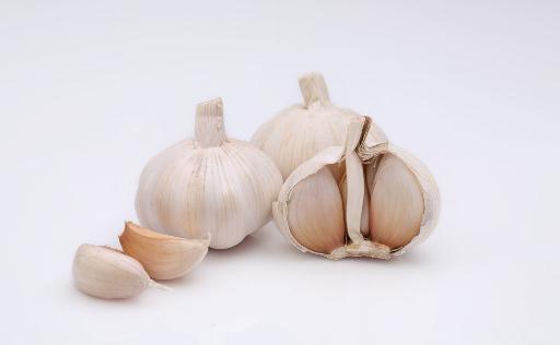 大蒜的多元吃法：緑茶蒜、雞蛋蒜泥與更多