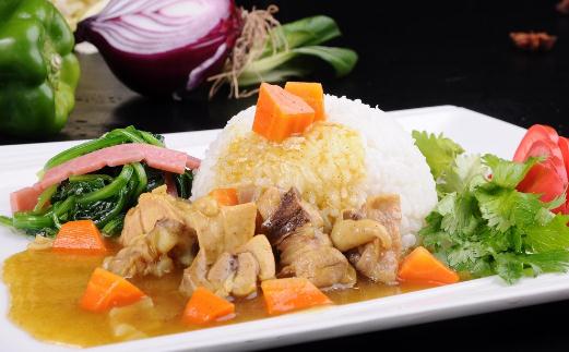 美味咖喱料理的做法:干燒咖喱蔬菜蝦與咖喱雞飯