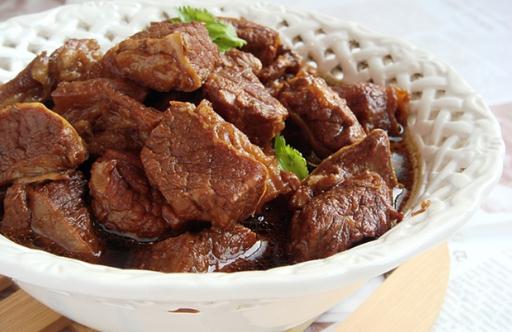 燉牛肉的關鍵步驟與技巧
