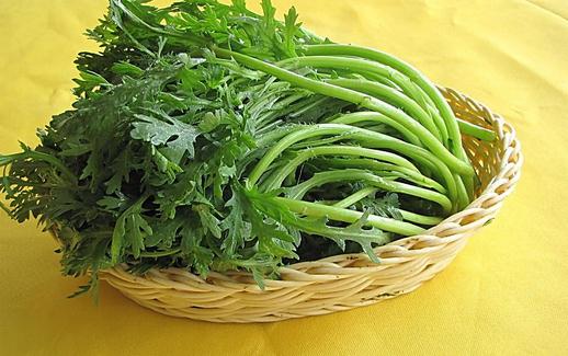 茼蒿的功效與做法:清炒、魚丸、蛋料理