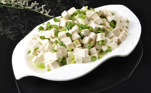 小葱拌豆腐的家常做法