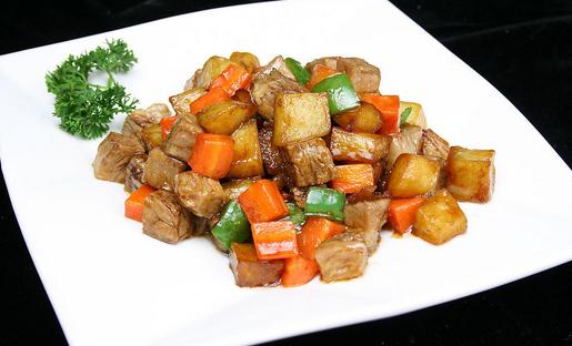 土豆烧牛肉的家常做法
