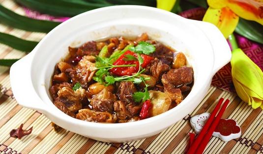 好吃的牛腩食譜大全:土豆牛腩煲與其他實用做法