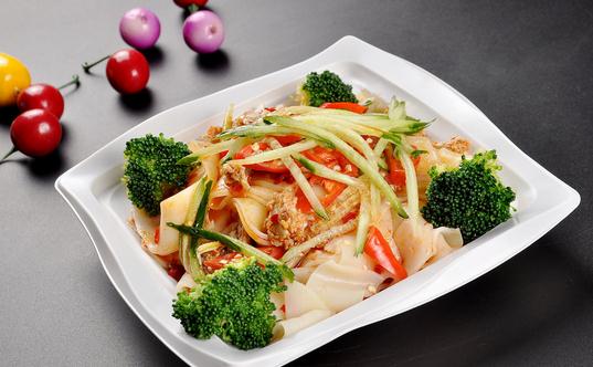 夏季凉拌皮怎么做?清涼涼皮兩款家常做法分享