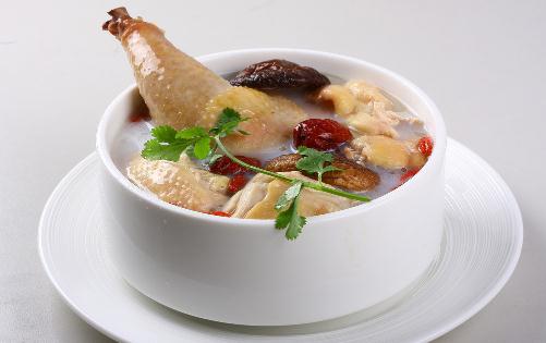 雞湯的做法與食譜:枸杞雞湯及其他常見款式的製作方法