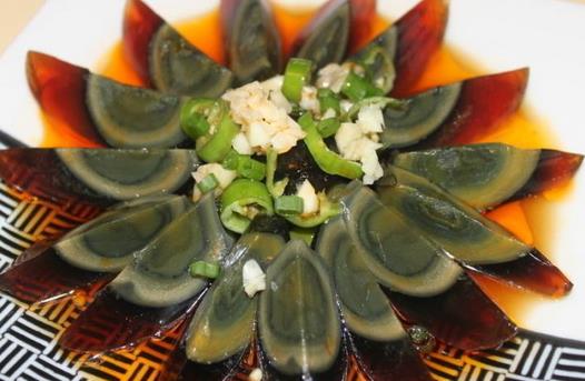 皮蛋怎麼切不粘刀?怎麼辨別松花蛋?