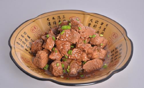 冬季炖牛肉技巧：如何炖出最美味的牛肉