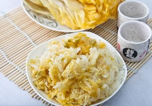 腌酸菜温度5至15℃為宜— 加維生素C減少亞硝酸鹽