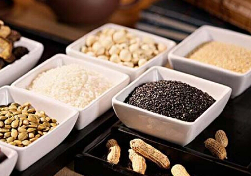 黑芝麻能降血压?了解其功效与食疗做法