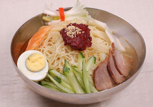 韓國冷面的多樣風味與製作方法