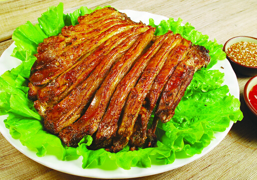 迷迭香烤羊排与羊排汤：美味做法与健康功效