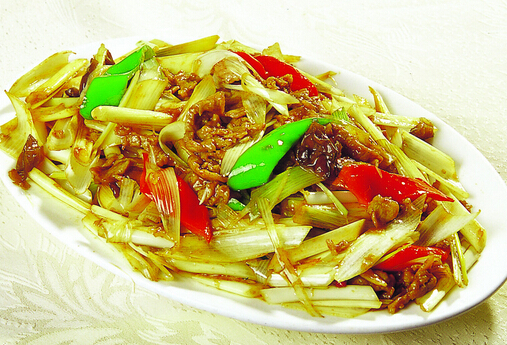 葱爆羊肉的家常做法与营养解析