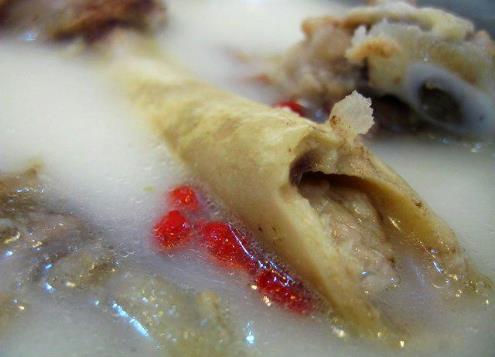 骨頭湯怎麼熬更有營養?正確做法與食用禁忌解析