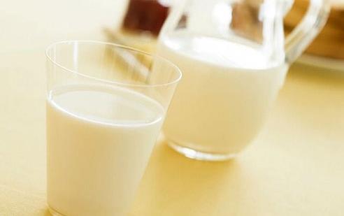 牛奶最佳煮溫度與時間：避免高溫久煮