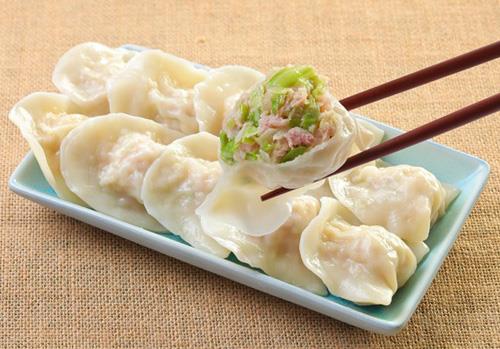 速凍餃子怎麼煮?掌握這3個小技巧,讓餃子不破皮不粘鍋