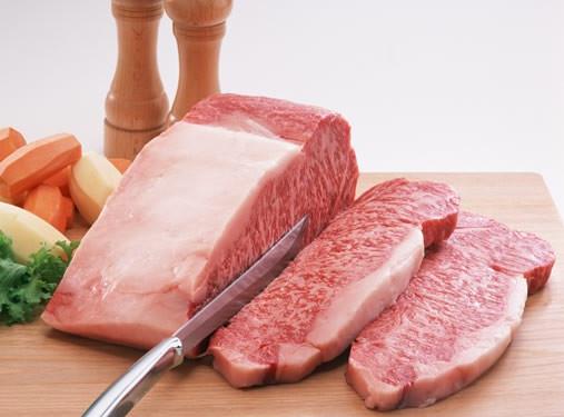 切肉有技巧:橫切牛羊斜切豬,順切雞肉和魚肉