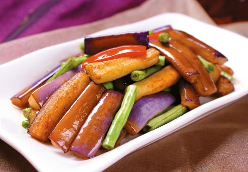 茄子省油烹饪技巧:两种方法让茄子不吸油