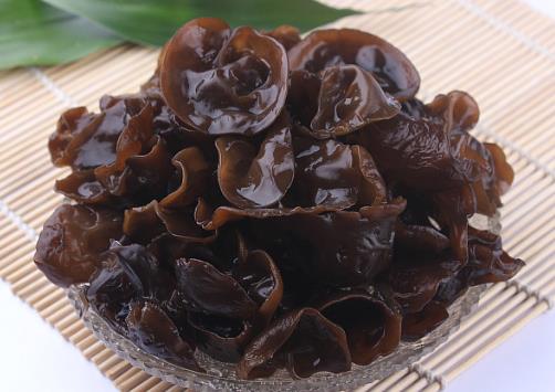 干木耳能用熱水泡嗎?熱水泡發的乾木耳好嗎