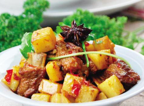 土豆烧排骨怎么做才好吃？详细食谱教程