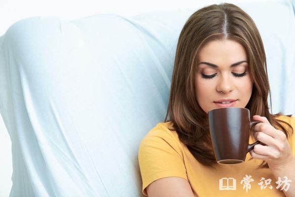 起床第一杯水喝什么？正确补水防便秘指南