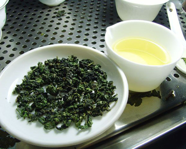鐵觀音普洱宜用高溫水:泡茶溫度關鍵解析