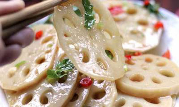 用餐時聽音樂助消化：顏色與光線也有影響