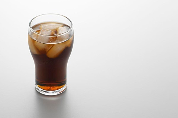 碳酸飲料對牙齒的危害:兒童骨骼發育與牙蝕風險