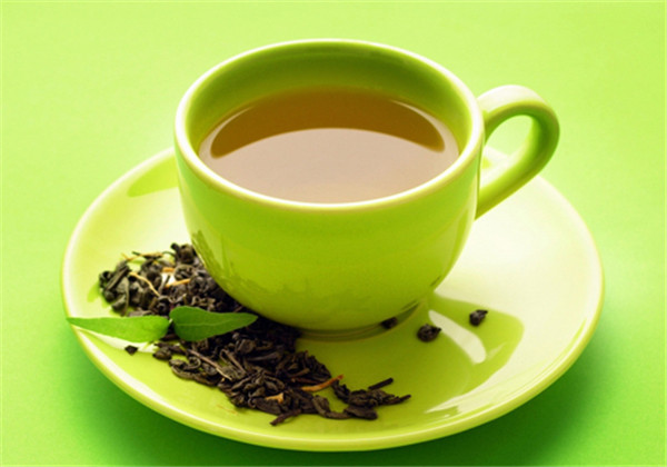 綠茶加冰糖能否緩解咽喉炎？中醫解析飲食調理妙方