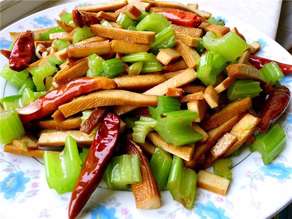 如何減少炒菜油煙：5個實用技巧