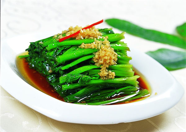 菠菜可降低肠癌风险 研究揭示熟食致癌物影响