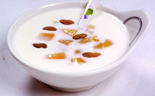 如何通过饮食有效防口臭：酸奶等天然食物的妙用