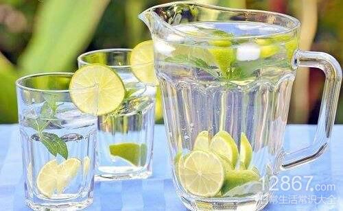 健康飲水指南：正確喝水方法的關鍵要點