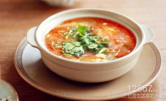 常吃湯泡飯的後果:為什麼這種習慣傷害胃部?