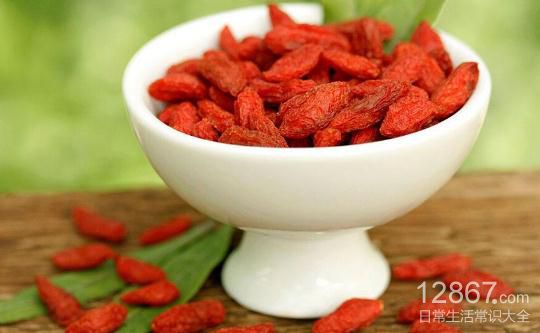 枸杞泡水真能补肾吗?全面解析其功效与食用方法