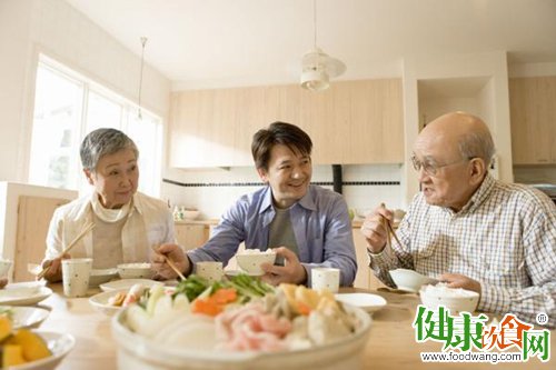 天氣寒冷時的飲食注意事項:緩慢進餐以保護胃部健康