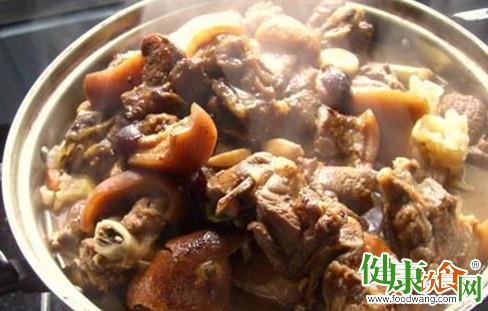 天氣寒冷時的飲食建議:暖性肉食與健康蔬果推薦