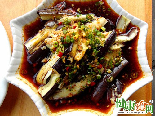 夏日清热消暑食疗方：凉拌茄子与炝拌什锦
