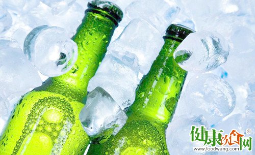 夏日解暑莫貪冰鎮啤酒:健康飲用的注意事項