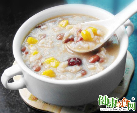 夏日食粥養生講究：清熱解暑、養心利濕的飲食智慧