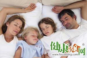 側睡助腦清除廢物,降低神經變性疾病風險