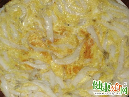 怕冷吃什麼好？推薦常吃銀魚煎蛋滋養陽氣