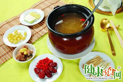 冬季煲湯學問大：配料、火候與時間的精準掌控