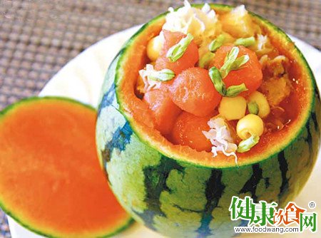 清心醒脾消暑美食：鲜莲西瓜盅