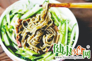夏日清涼美食:麻醬雞絲涼面