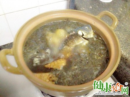 春季祛濕靓湯:棉茵陳鲫魚湯