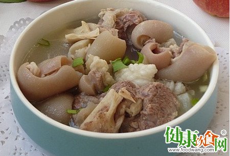 冬季養生湯：羊肉當歸湯，溫補防寒食補精華