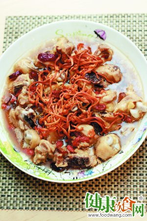 冬至養生菜：蟲草花蒸雞